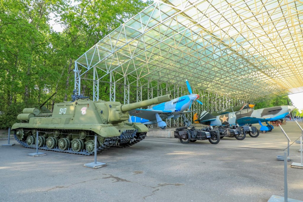 Поклонная гора выставка военной техники нато